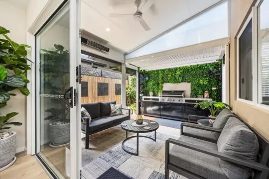 Stylish Corner Home – Extended Private Alfresco