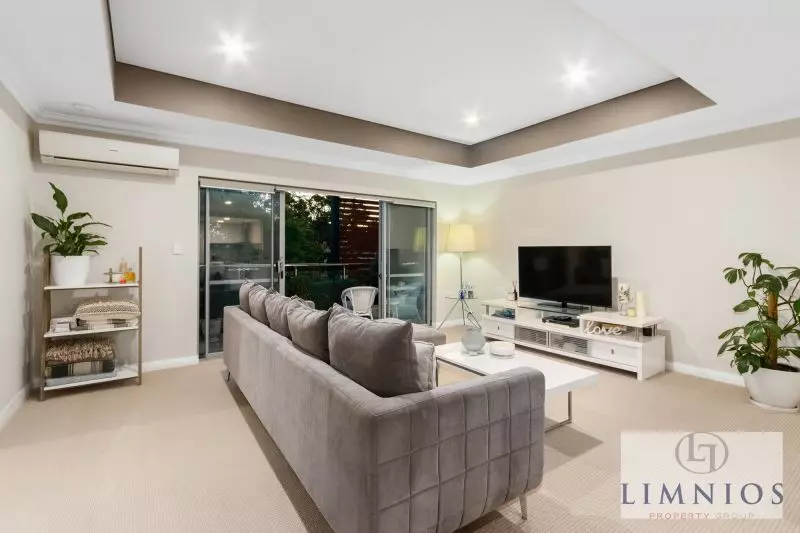 Super spacious, lock and leave Urban living