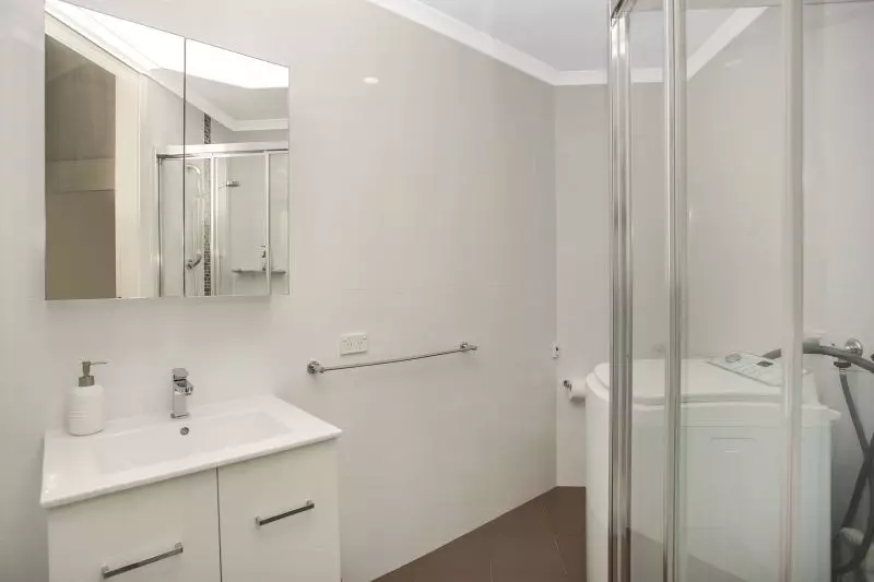 Bright and sunny first floor unit