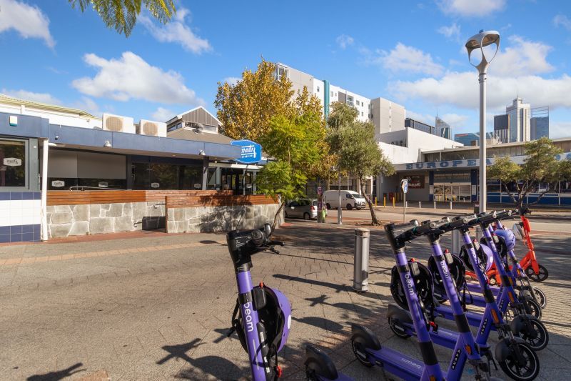 Luxurious Urban Living in Central Location!