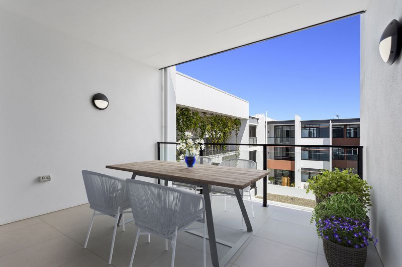 Elevated Retirement Living: Top-Floor 2 Bedroom Gem in Maroochydore CBD