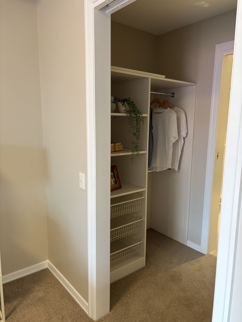 Discover the perfect blend of style and convenience in the Gabba