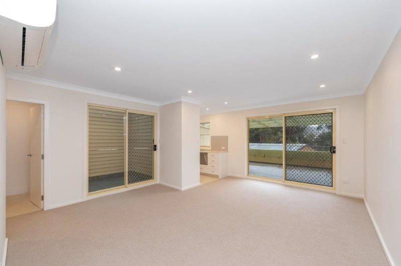 Stylish, Upgraded Waterfront Villa with Spacious Outdoor Entertaining Area