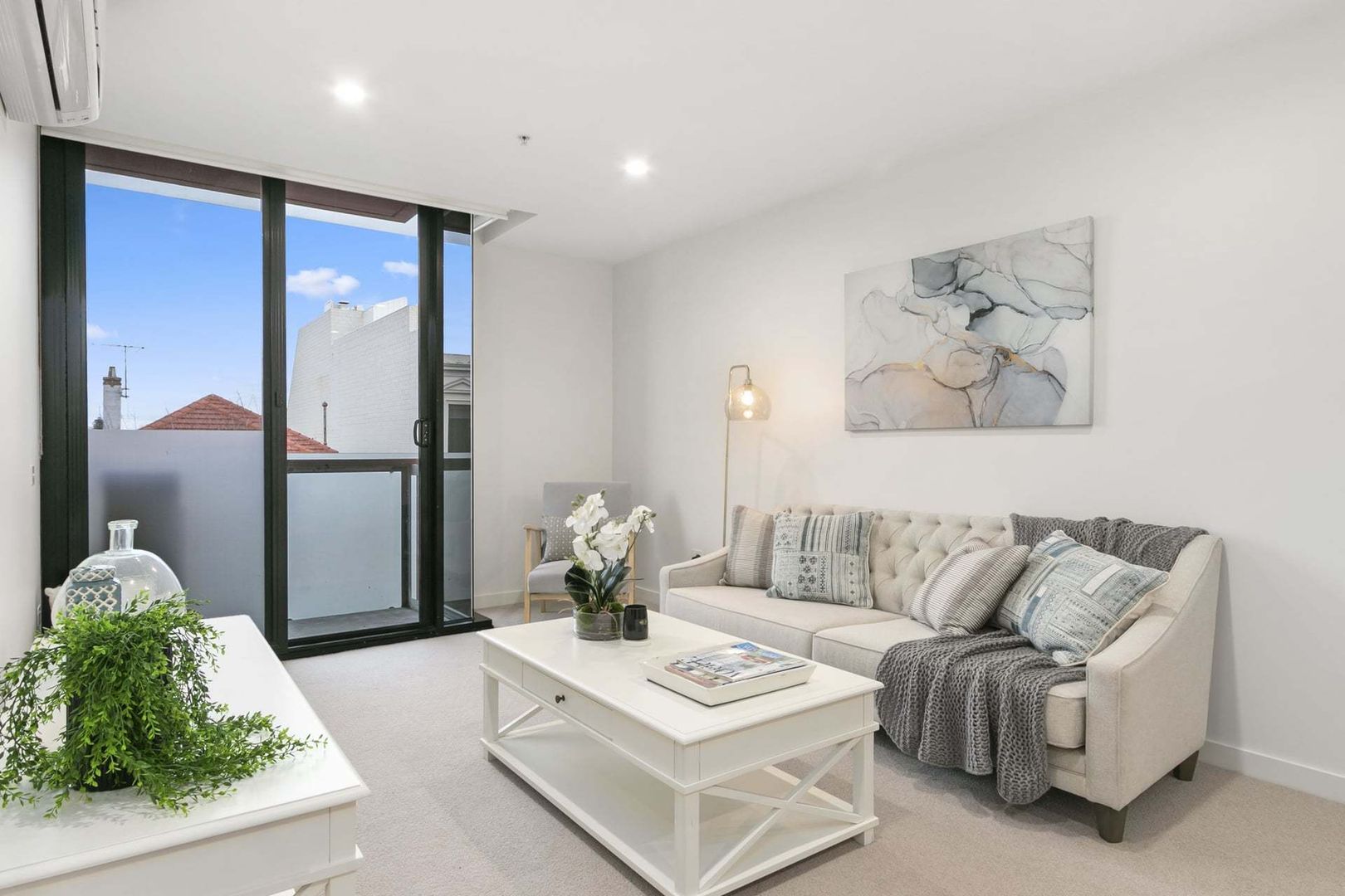Bright, Airy Apartment with Balcony Views and Modern Finishes