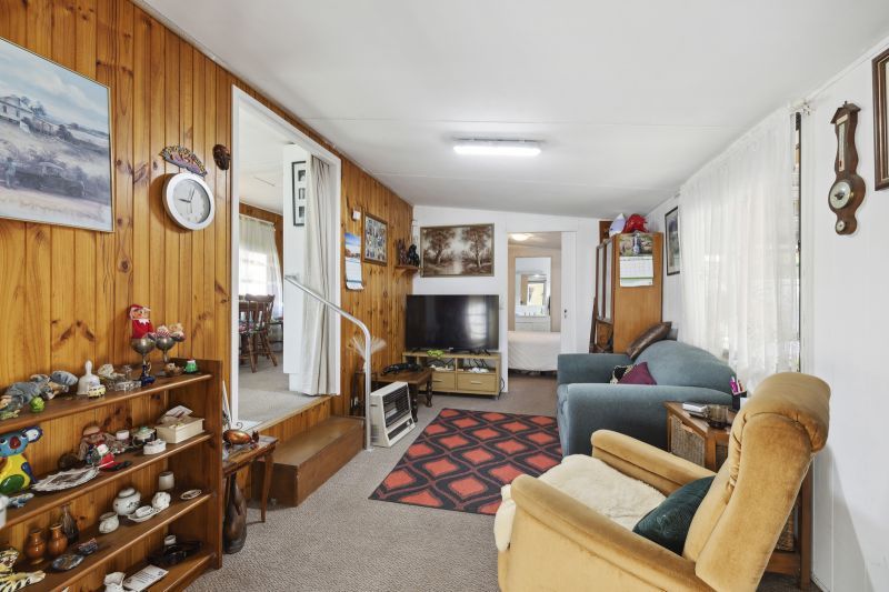 Renovators Delight- Neat & Tidy 2 Bedroom Home