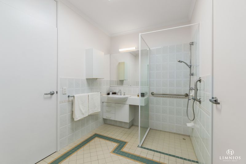 NOW UNDER OFFER.  Light and bright villa with contemporary features