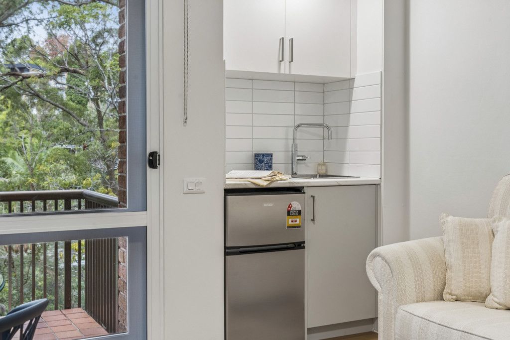 213- Renovated studio serviced apartment in vibrant retirement community