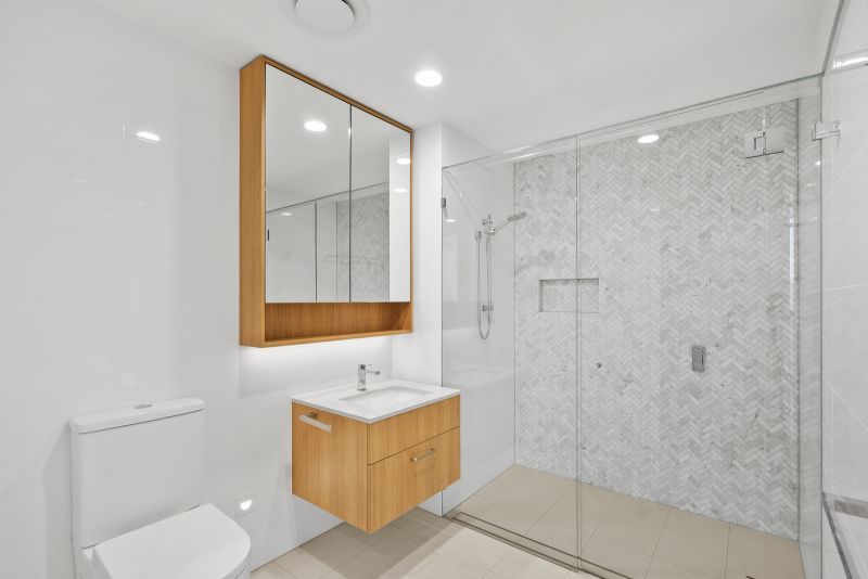 Corner north-facing apartment with spectacular Broadbeach Skyline views