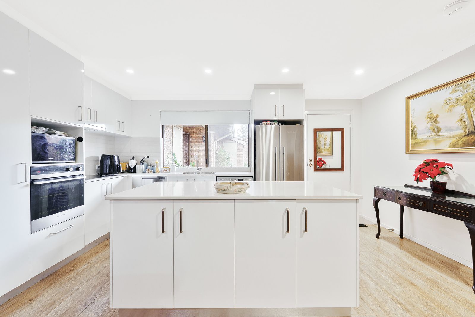 Beautifully renovated villa with conservatory and garden views
