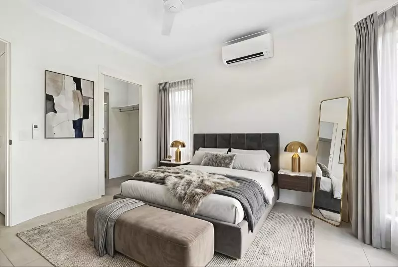 Two-bedroom villa with en-suite and garage