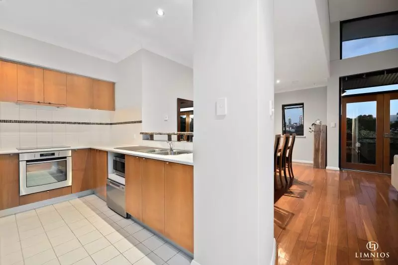 Top Floor with City Vistas!