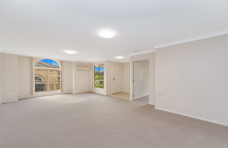 Spacious Open Plan Villa with Garage and Sunny Patio