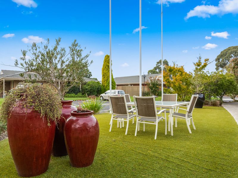 Tranquil garden retreat with A-grade village location