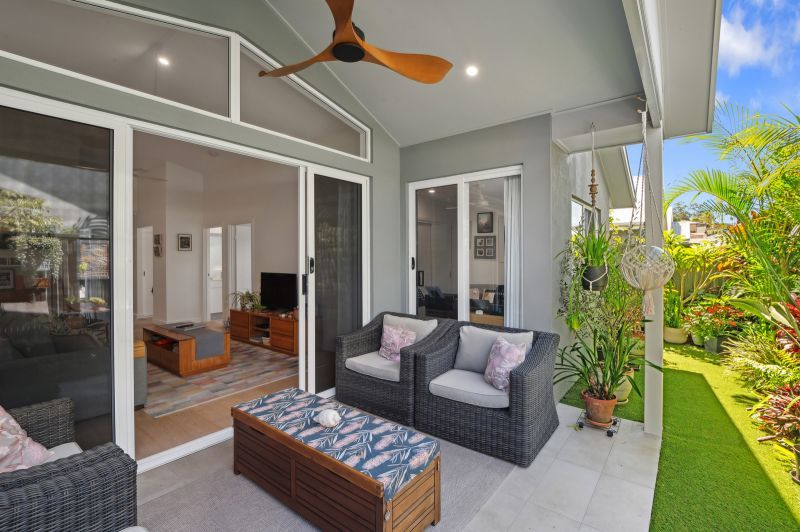 Stylish Living with Lovely Green Surrounds