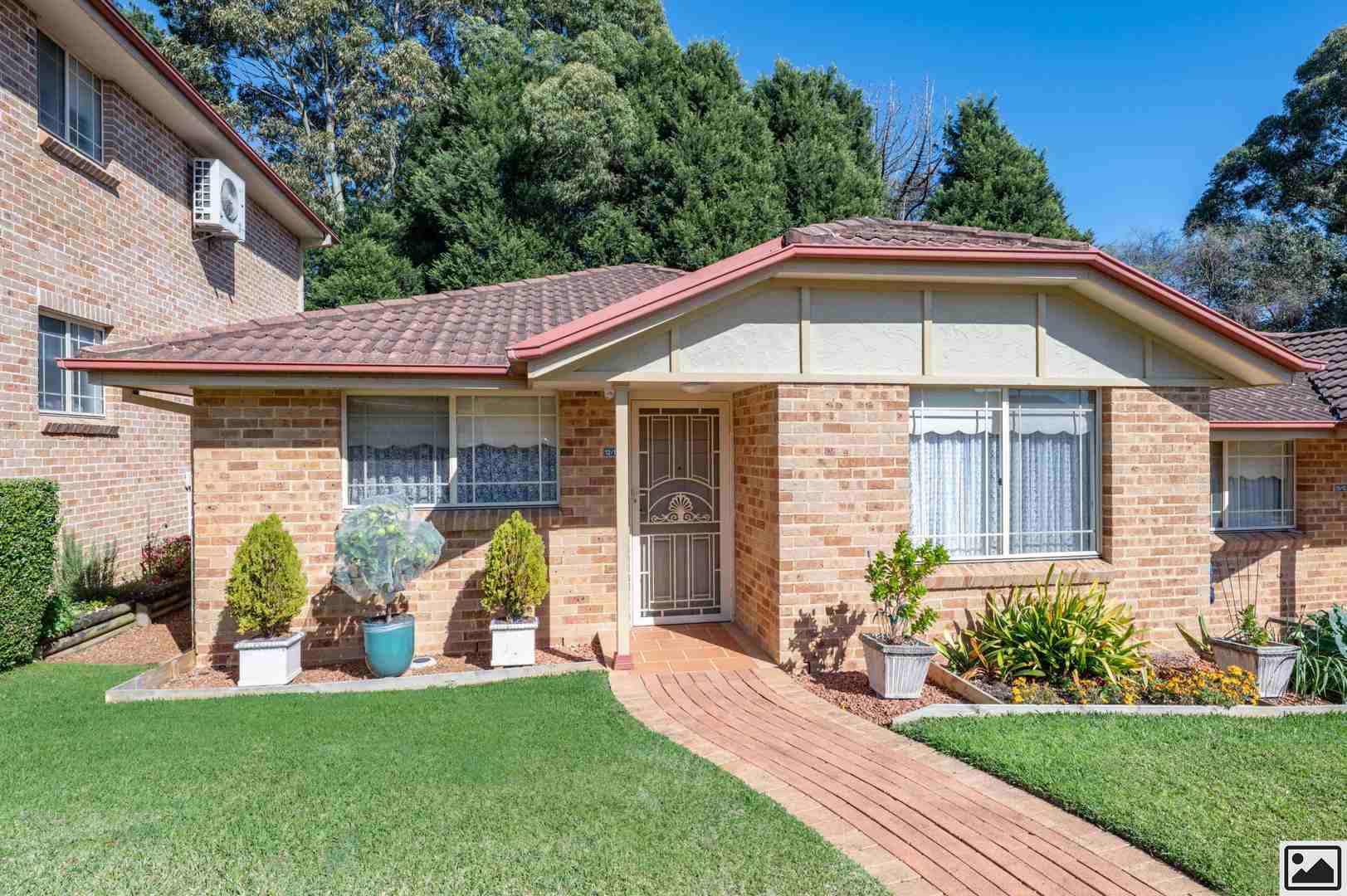 Beautifully Presented Villa with Private Garden Outlook