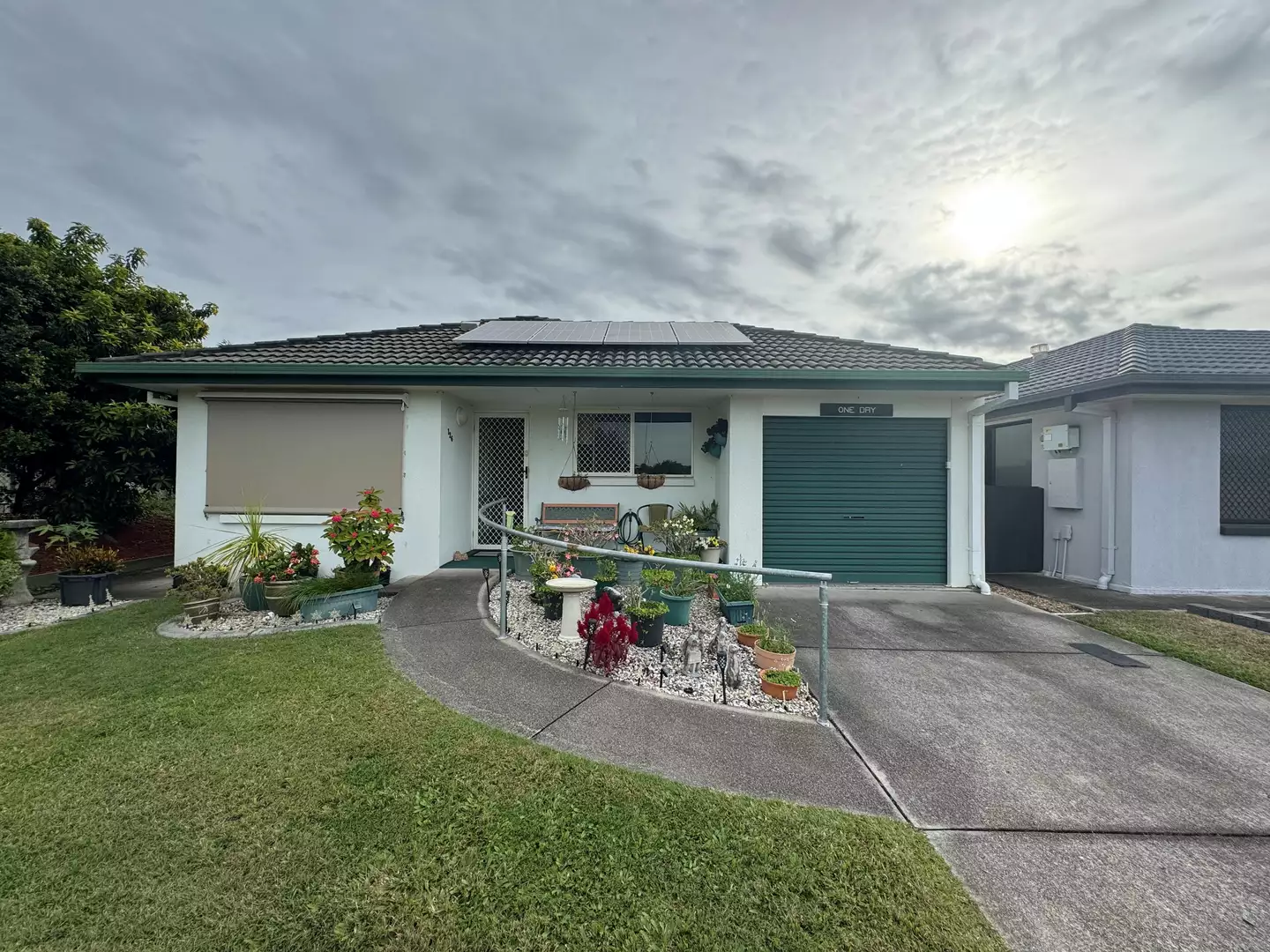 Retire in Peace & Quiet - Overlooking the Lawn Bowls Green