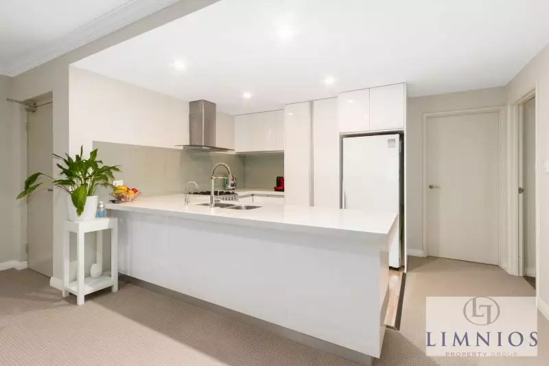 Super spacious, lock and leave Urban living