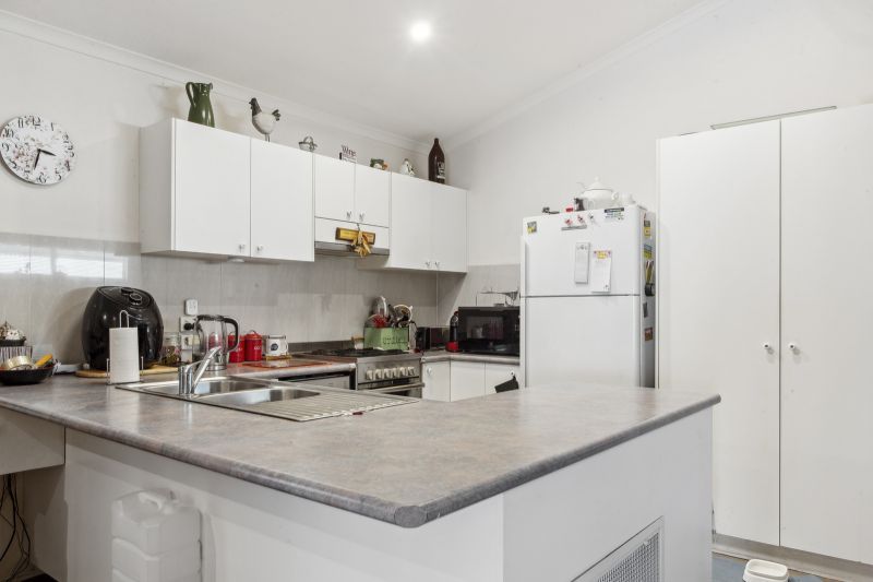 2 Bedrooms – Gardeners Delight!