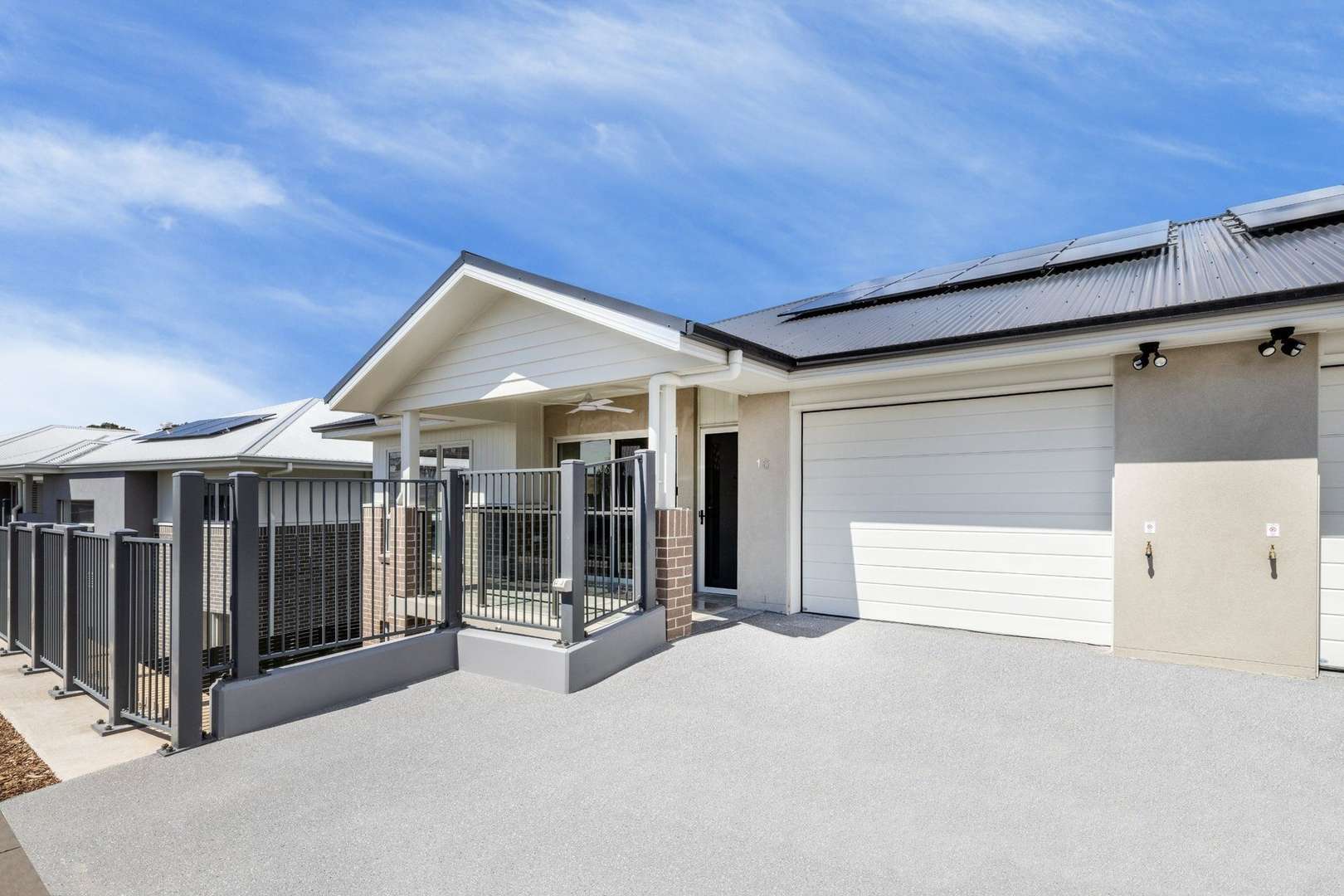 Brand new golf course frontage villas!