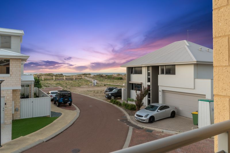 Beachside and Coastal Retreat Living!