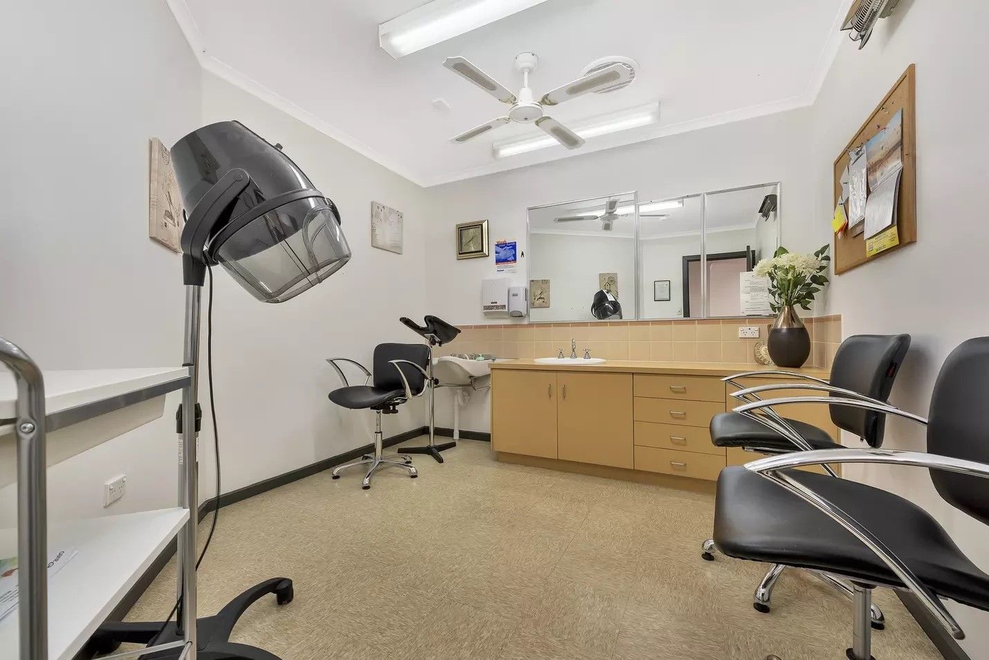 Resthaven Salisbury East ‘Manor Gardens’ Retirement Living offers 16 one-bedroom units, 30 two-bedroom units, and 26 serviced apartments.