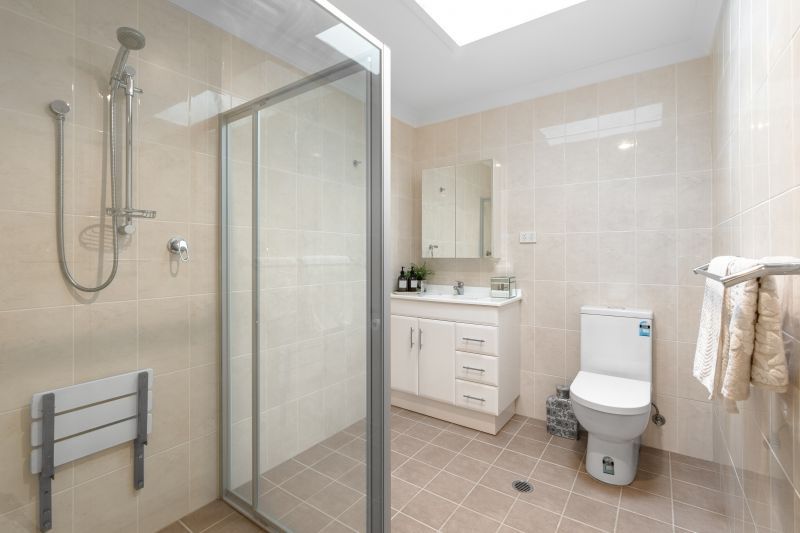 Sun-filled, Freestanding 3 Bedroom Cottage