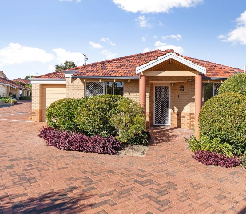 SOLD.  Live your best life in this light & bright villa in a fabulous coastal location!