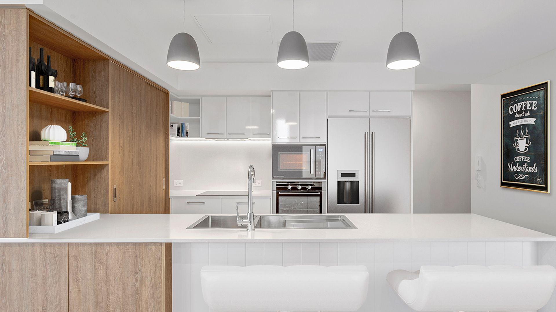 Top floor, north-facing apartment with expansive views