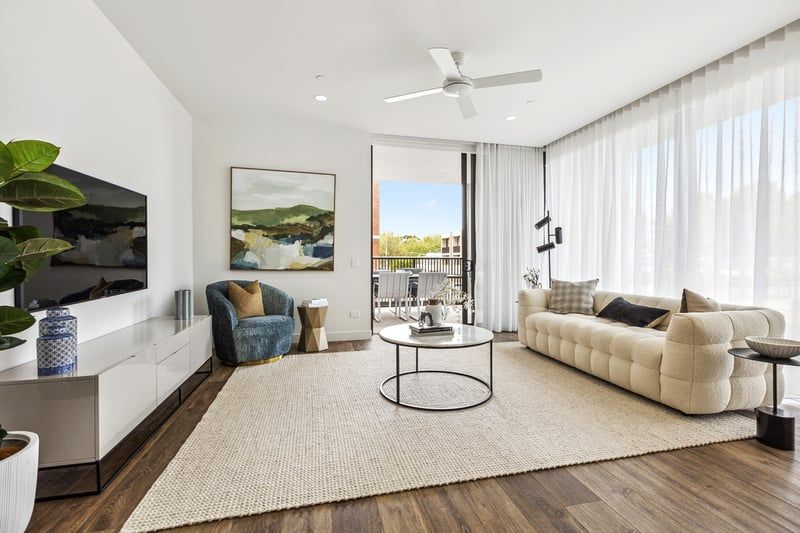 Sophisticated East-Facing Apartment - Luxury, Light and Location