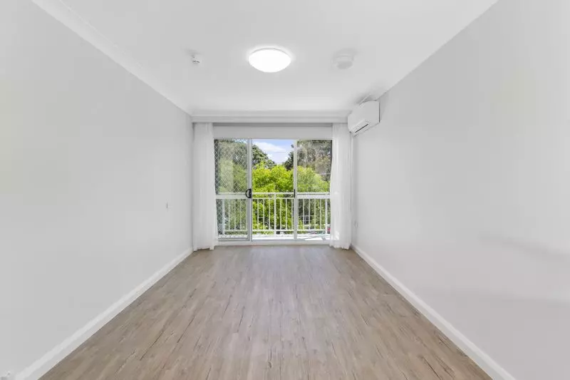 Beautifully renovated 1 bedroom unit with large open plan living/kitchen area