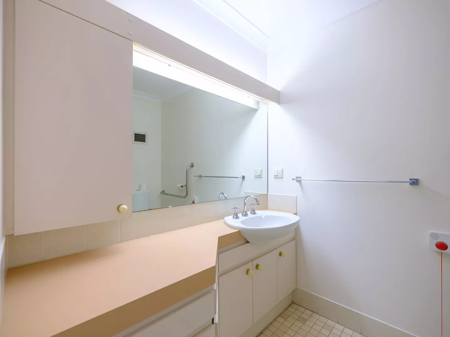 Secure studio apartment in the heart of the clubhouse