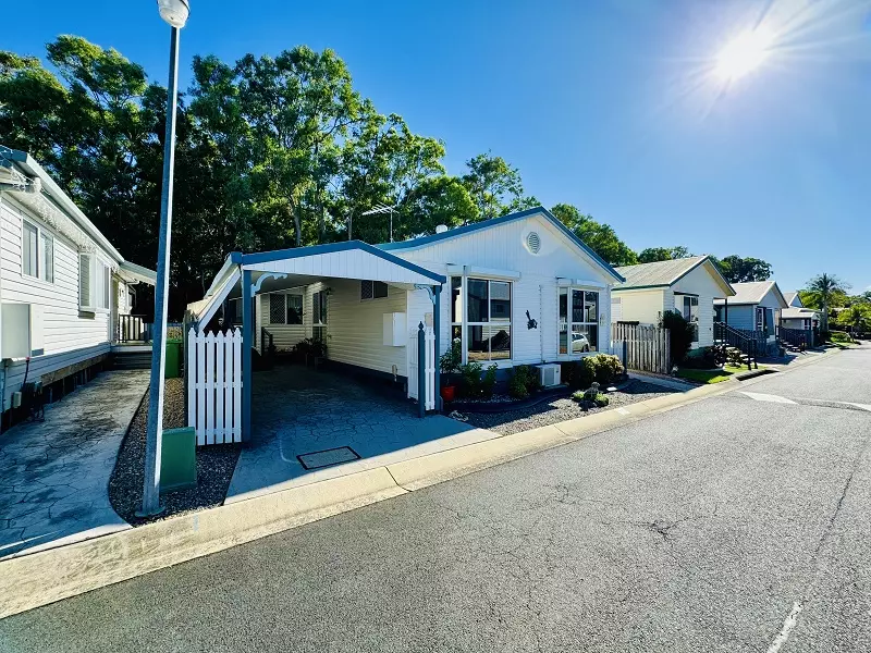 Beautiful 3 Bedroom Home - GREENBANK GARDENS