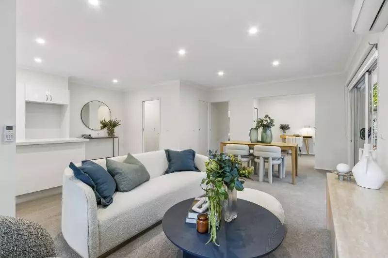 Beautifully refurbished 2-bed plus study villa