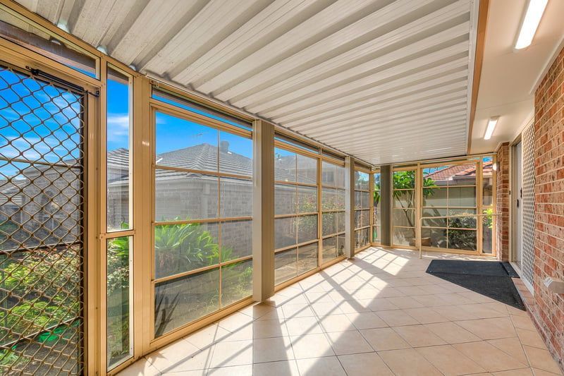 Corner Retreat Opposite Ashton Gardens Hub