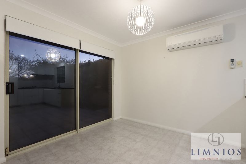 Street Front Home In Quiet Cul - De - Sac