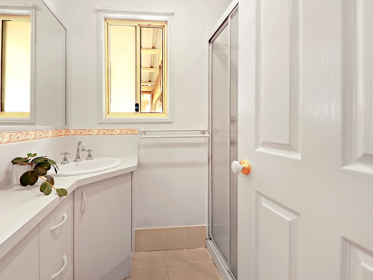 2 Bedroom Villa - Garage - Outdoor Alfresco Area - Move In Ready!