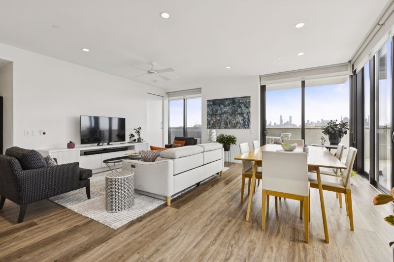 Luxury Open Plan Living with Sweeping City Views