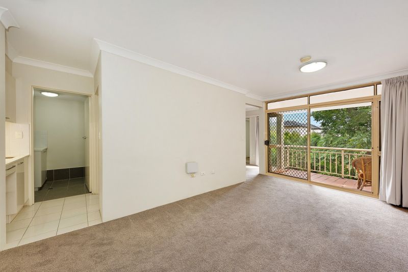 FULLY RENOVATED NORTH FACING STUNNER