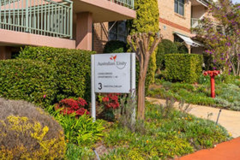 Charming Ground Floor Villa style unit with garden access