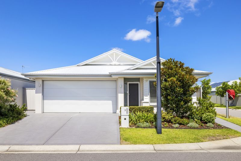 Bright Tropical Oasis - Luxury Two Bedroom + Study