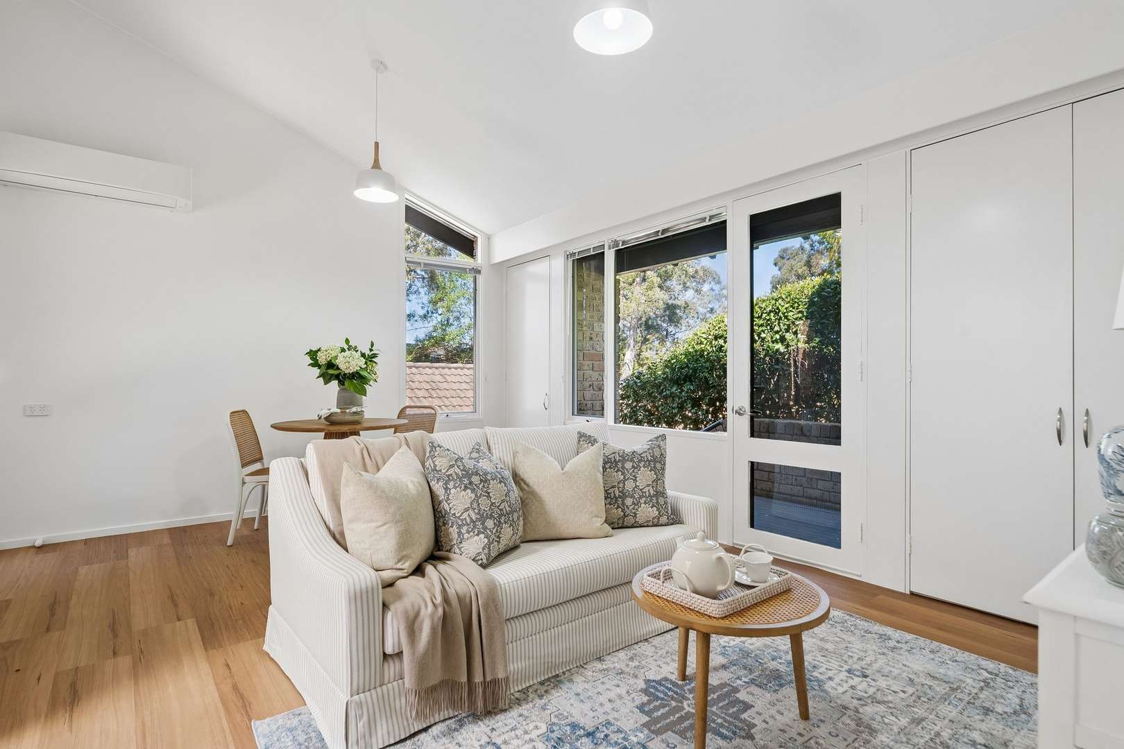 Bright, private & perfectly positioned villa