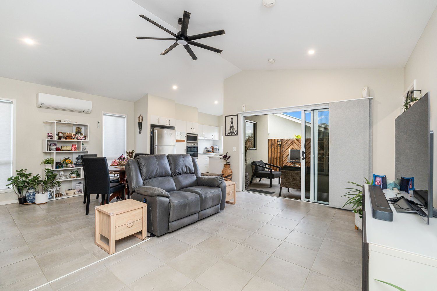 Stylish Living, Flexible Space