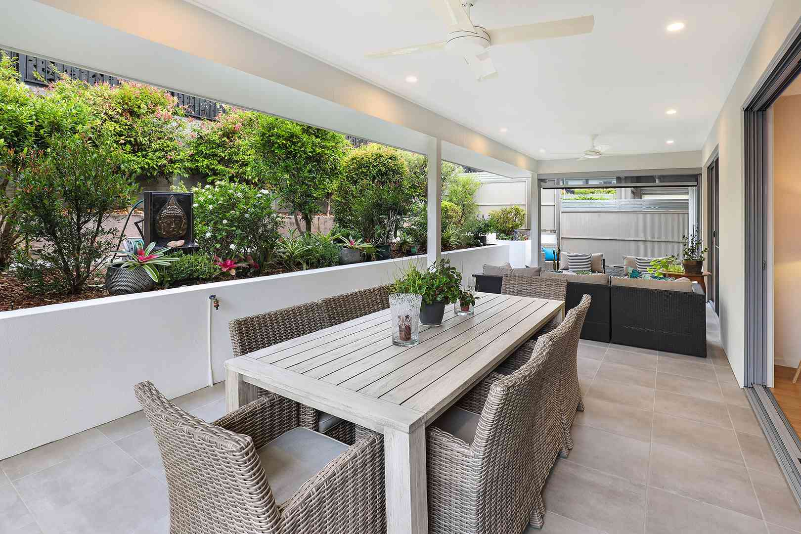 V118 Halcyon Lakeside