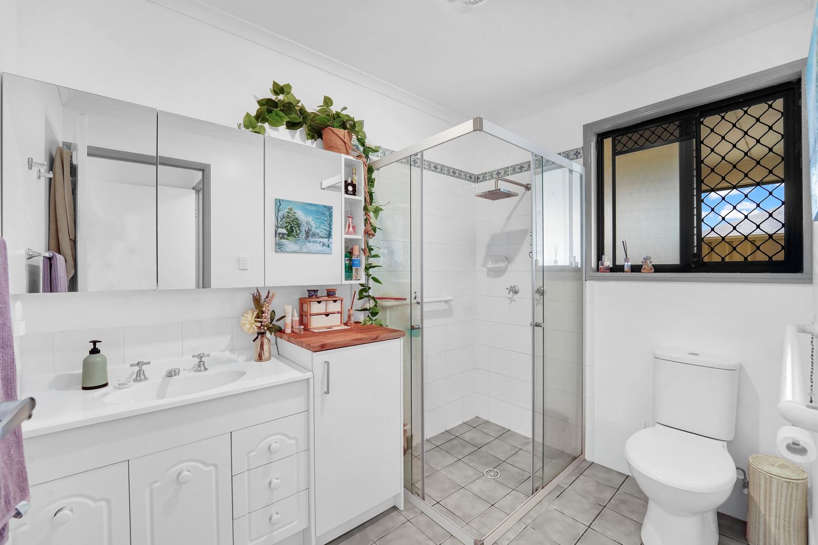 Downsizing at it's best!  Renovated and Ready to Move in. Located in an Over 50's Lifestyle Living Complex.