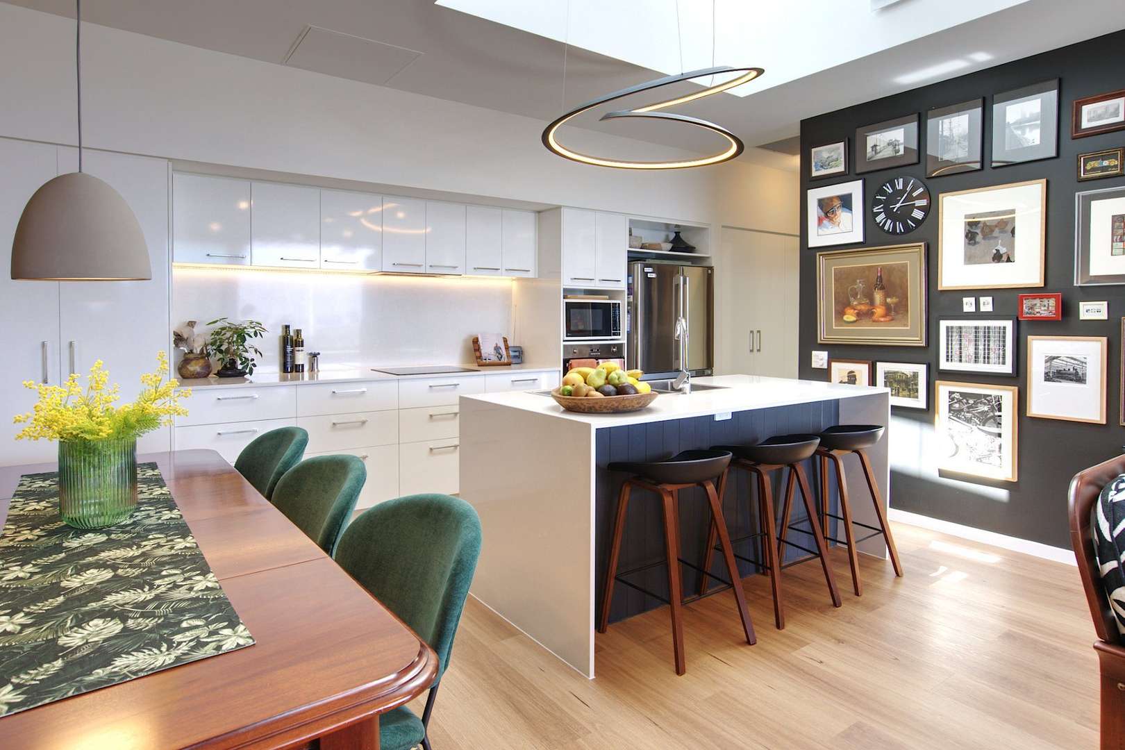 Architecturally Designed Retirement Apartment with Sweeping City Views