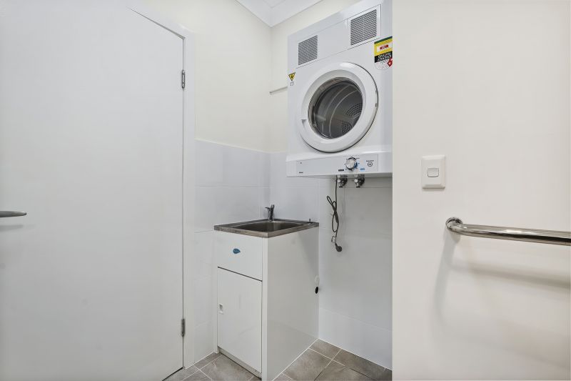 Peaceful and tranquil apartment overlooking community gardens