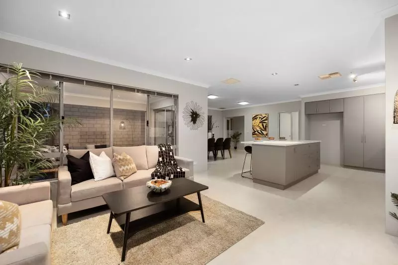 Spacious Riverside Family Retreat!