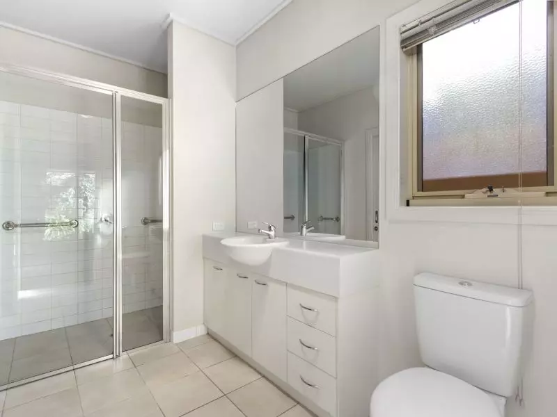 Stylish Residence Steps from the Clubhouse