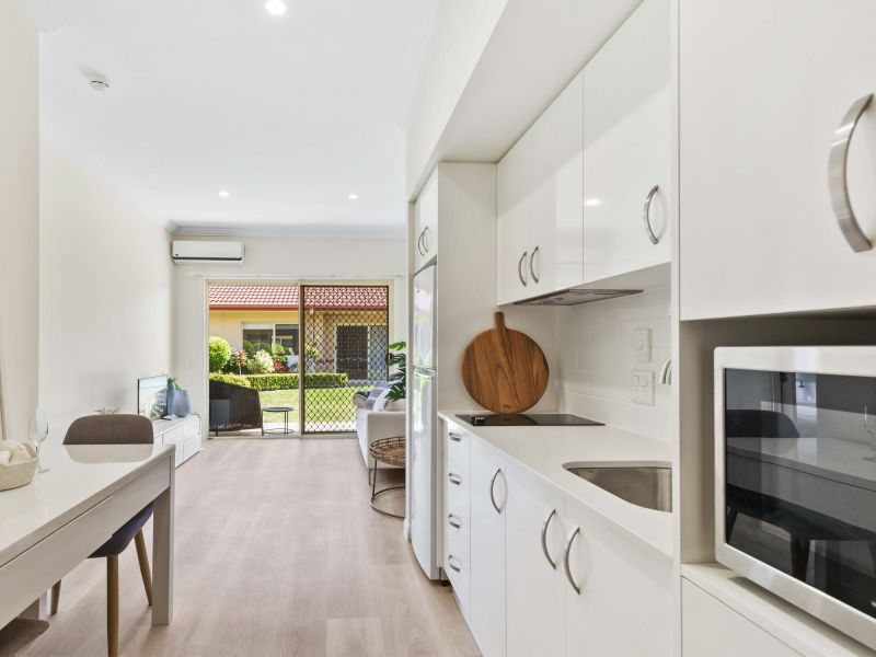 One-bedroom apartment located in a quiet and peaceful setting.