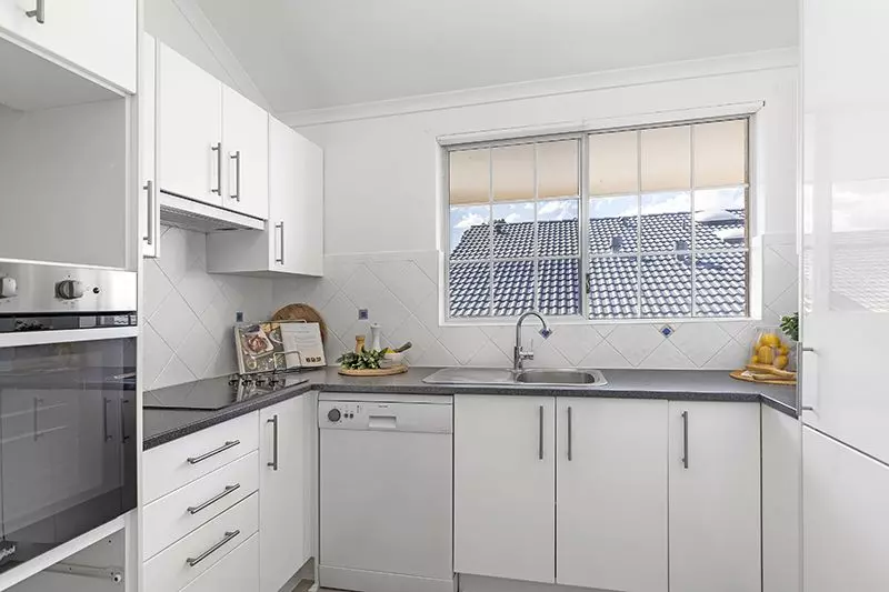 Gorgeous renovated sunny unit